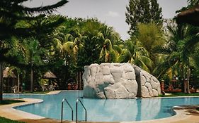 Emerald Manor Hotel